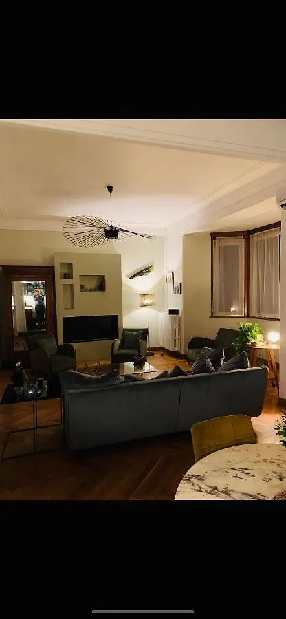 Grand Appartement Haussmannien Marseille France