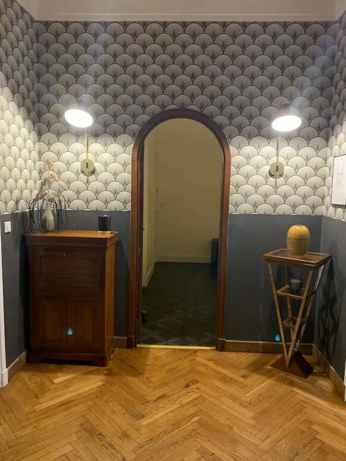 Grand Appartement Haussmannien Marseille Apartment